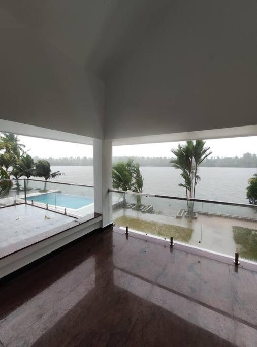 Riveria Portico - River Side 6 Bedroom Private Pool Bungalow North Paravur Exterior photo