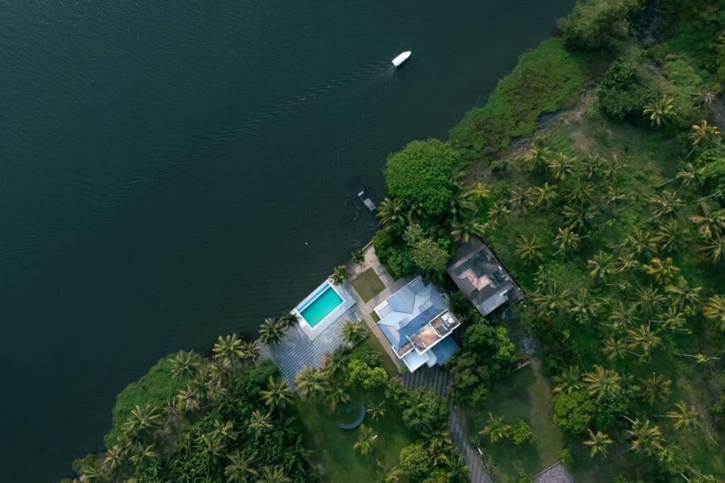 Riveria Portico - River Side 6 Bedroom Private Pool Bungalow North Paravur Exterior photo