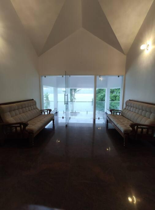 Riveria Portico - River Side 6 Bedroom Private Pool Bungalow North Paravur Exterior photo